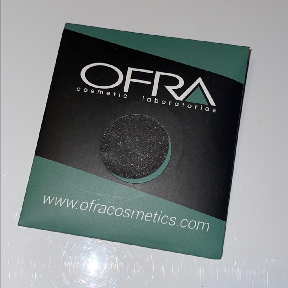Ofra pan eyeshadow in “exquisite ”